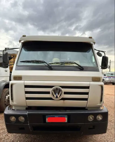 CAMINHÃO VOLKSWAGEN 17.180 WORKER 2010 C/ POLIGUINDASTE MIRASSOL