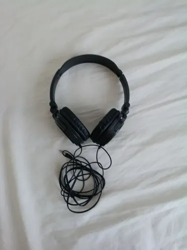 Headphone com fio preto