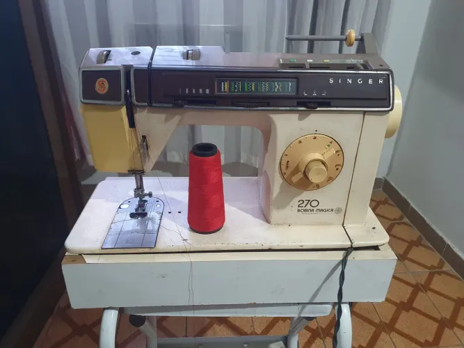 Maquina de Costura Singer