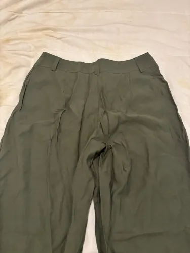 Calça Verde Militar Feminina M (veste G) - Nunca Usada
