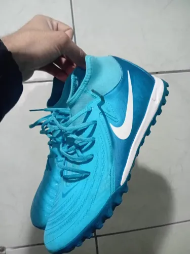 Chuteira Society Nike Phantom Luna II Academy TF