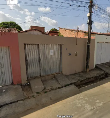 casa em amplo terreno bem localizado