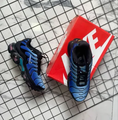 Tênis Nike tem