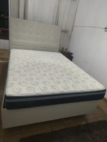 Cama box casal nova com o espelho de cama