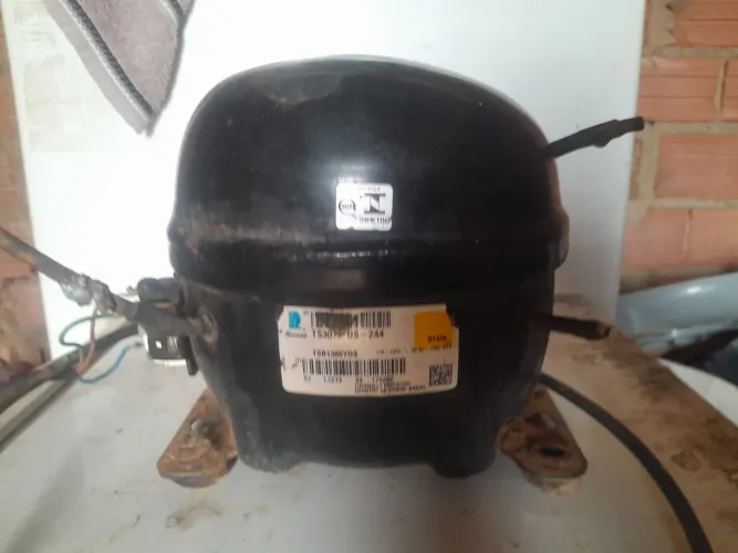 Vende se Compressor para encher pneu