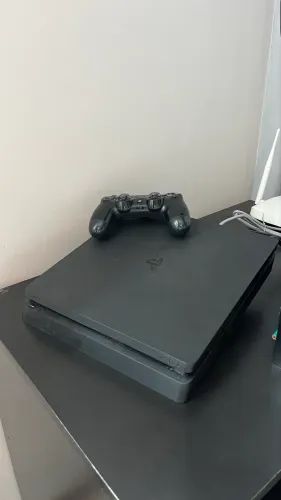 PS4 Slim 1TB + Controle