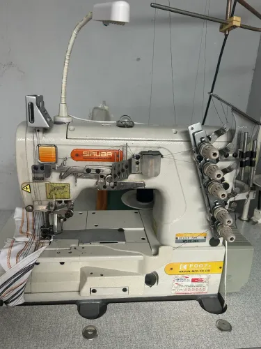 Máquina costura galoneira