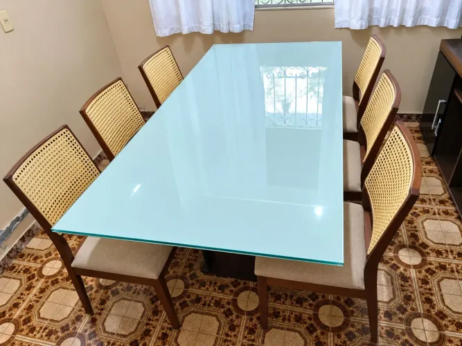  MESA DE JANTAR COM 6 CADEIRAS