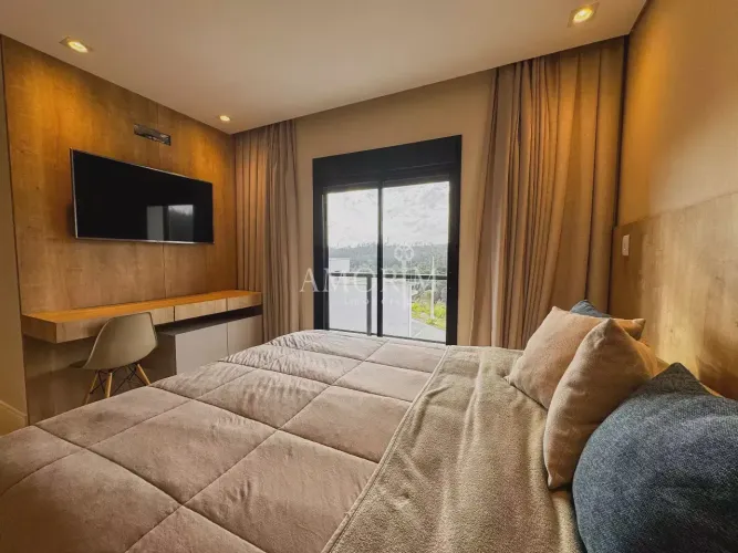 CASA COM PORTEIRA FECHADA À VENDA COM 3 QUARTOS1 SUÍTE 2 VAGAS EM CAJAMAR