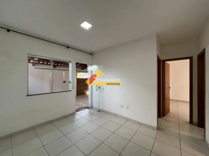 Casa localizada no bairro Santos Dumont