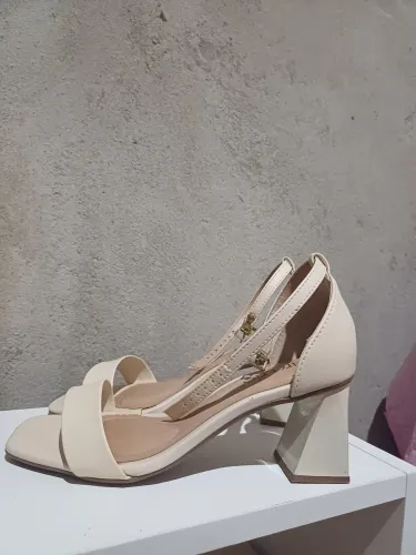 Salto Beira Rio Off White/Creme