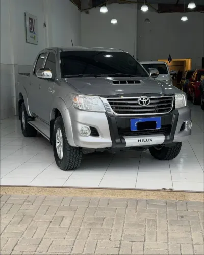 Toyota Hilux CD SR D4-d 4X4 3.0 TDI Dies Aut. 2015