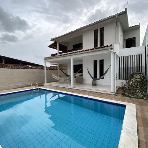 Casa de Alto Padrão com Piscina e Suíte Master no Loteamento Nice - Santa Rita/PB