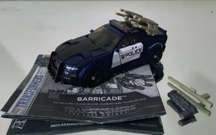 Figure Transformers The Last Knight - Decepticon Barricade, completo, TLK, original Hasbro