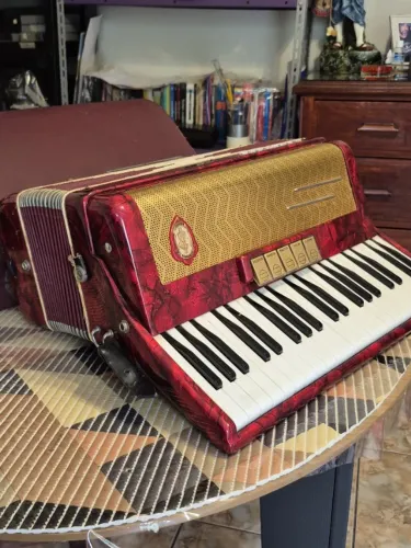Antiguidade - Acordeon (Sanfona / Gaita) Veronese - 80 Baixos - Fab 1950 / 1960