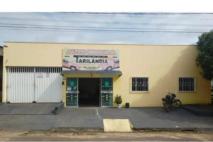Casa com Ponto Comercial à Venda em Tarilãndia