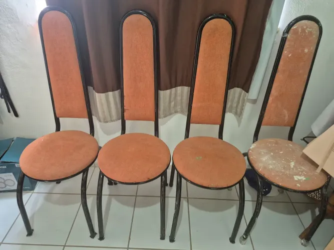 Vendo 4 cadeiras para sala de jantar