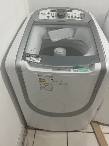 Máquina de lavar roupas da Electrolux Lava e Seca