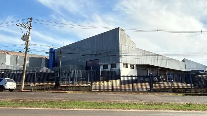 Salão comercial para locação com 1300m de área construída