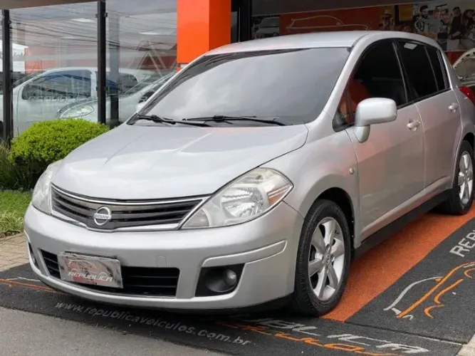 Nissan Tiida S 1.8/1.8 Flex 16V Mec. 2012
