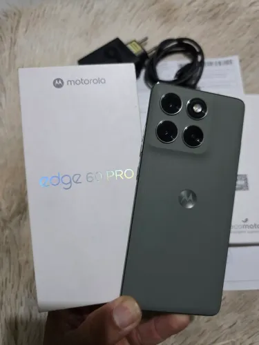 EDGE 60 PRO 512G 12 DE RAM ACEITO TROCA E CARTÃO