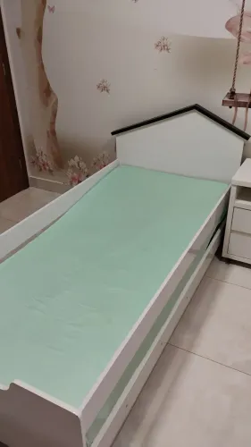 Semi Nova- Cama montessoriana solteiro casinha