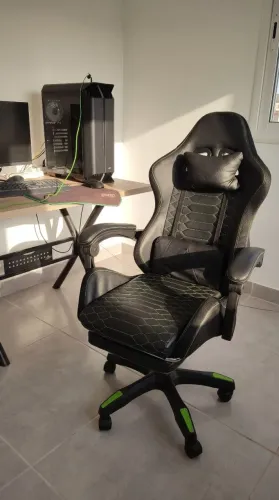 Cadeira gamer ergonomica com apoio retrátil para os pés