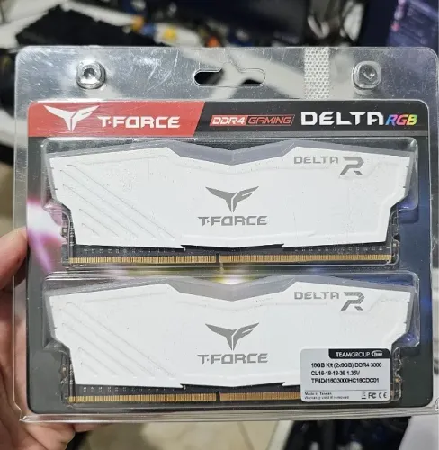Memoria Team Group T-Force Delta RGB 16GB (2x8) DDR4 3000Mhz Branca