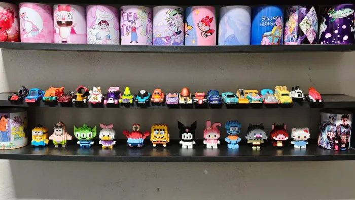 21 carrinhos Hotwheels . temáticos VARIADOS