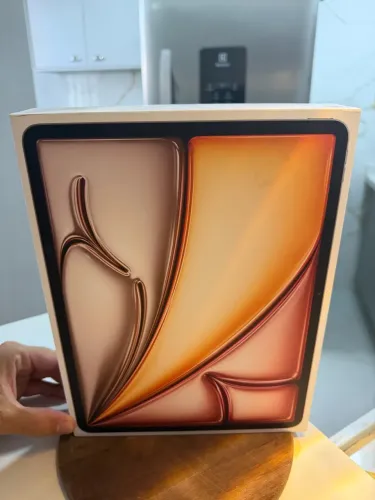 Apple 2025 iPad Air de 13 polegadas (Wi-Fi, 128 GB) - Luz das estrelas (M3)
