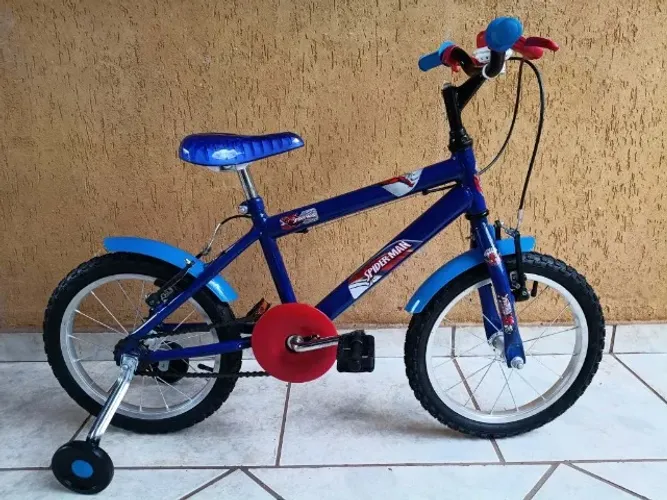 Bicicleta infantil masculina aro 16. Seminova. Pneus novos. Perfeito estado.