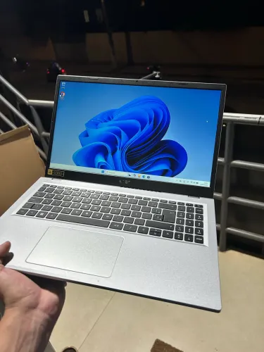 OPORTUNIDADE! NOTEBOOK i3 DE NOVA GERAÇÃO (SUPERIOR A MUITOS i5) 8 RAM DDR5 e SSD 256GB!!