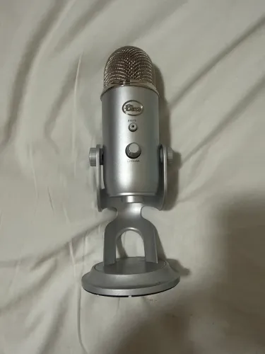 Microfone De Mesa Bluetooth Yeti da Logitech