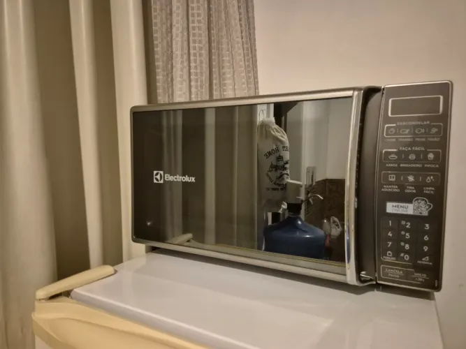 Micro-ondas Eletrolux seminovo