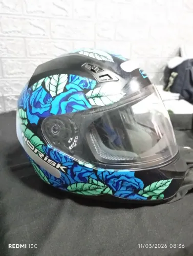Capacete feminino 