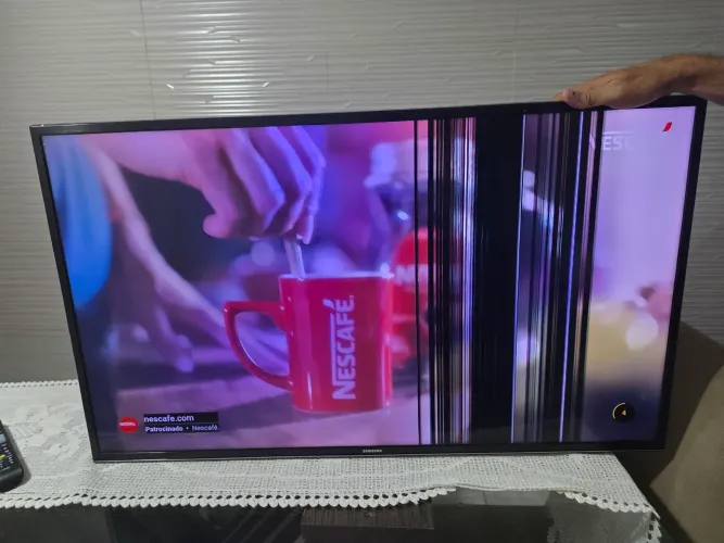 TV Samsung 40" com defeito na tela