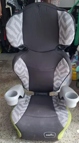 Cadeirinha/ booster  de carro 