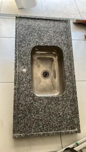 Pia de Granito Cinza 100cm X 50cm (Com espelho)