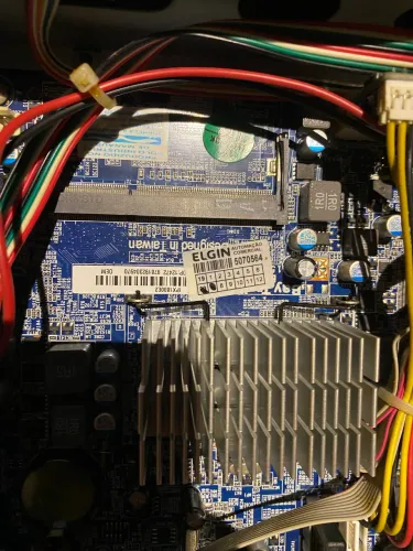 PC compacto/office da Elgin, com memória DDR3 SO-DIMM 
