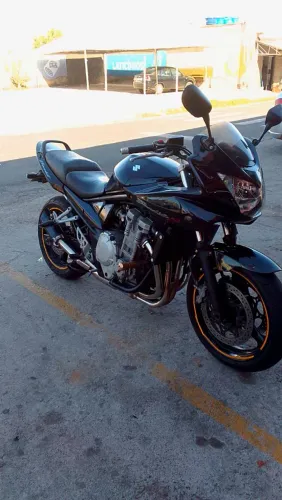 Suzuki Bandit 650s 2009/10 em dias só transferir, aceito trocas carro, ou moto