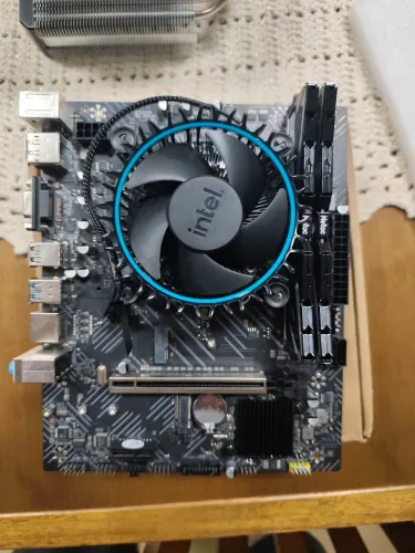 Kit Intel i3 12100 + placa mãe + 16GB DDR4 RAM