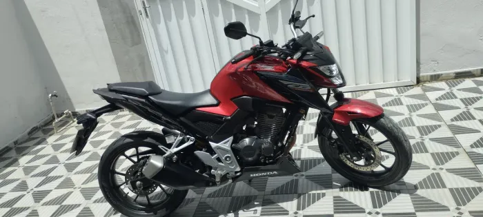 CB 300F Twister 2025 em estado de nova!
