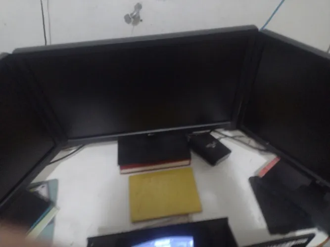 Tô vendendo 3 monitores idêntico 23 polegadas lg tem que. Vir buscar