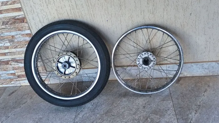 Vendo roda completa e um aro e uma rabeira da fan 160