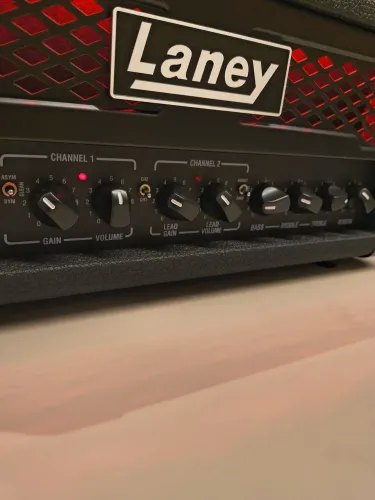 Amplificador de Guitarra Laney IRF-DuatTop (60w)