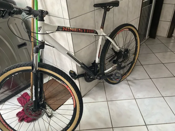 Vendo bicicleta do tem que arrumar o peneu ou encher