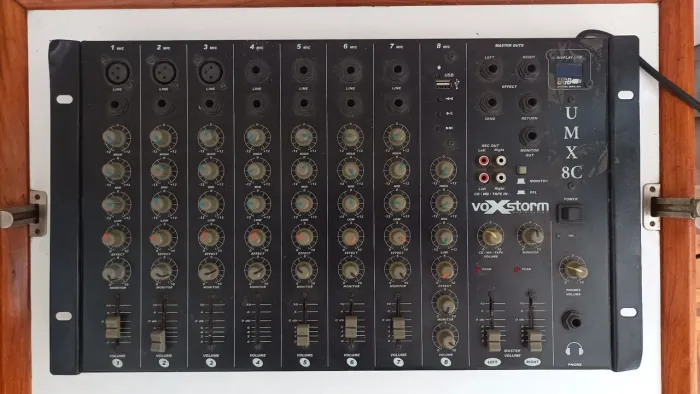 Mixer mesa de som Voxstorm UMC 8
