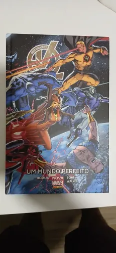 NOVOS VINGADORES: UM MUNDO PERFEITO - CAPA DURA - USADO