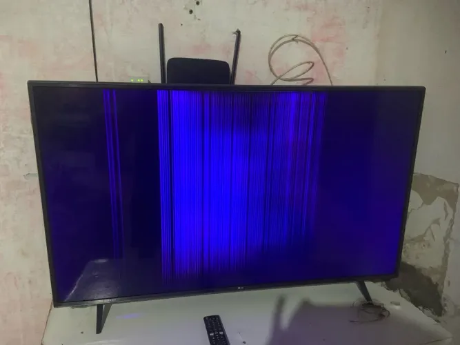 Vendo tv LG com tela preta