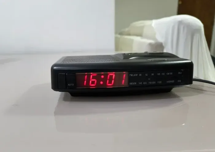 Rádio Relógio Antigo